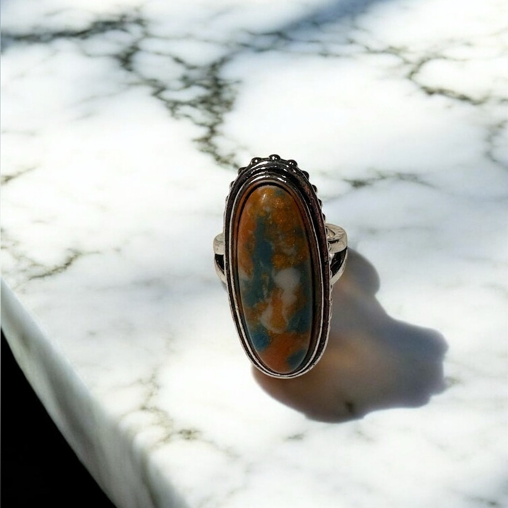 Silver Elegant Oval Stone Ring size 7.5